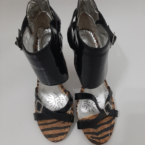 Black Patent Leather with Tiger Print Heels - Picture 2 of 4